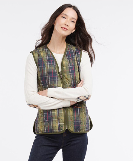 블랙 데님과 스웨터 조합