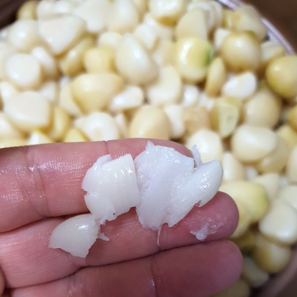 쉽게 으깨질정도로 익혀주기