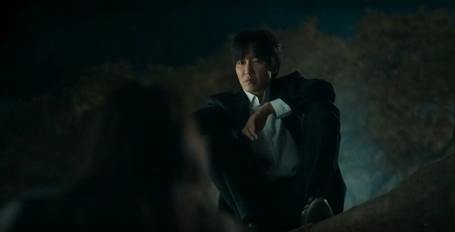 반이-쪼그리고-앉아-있는-모습