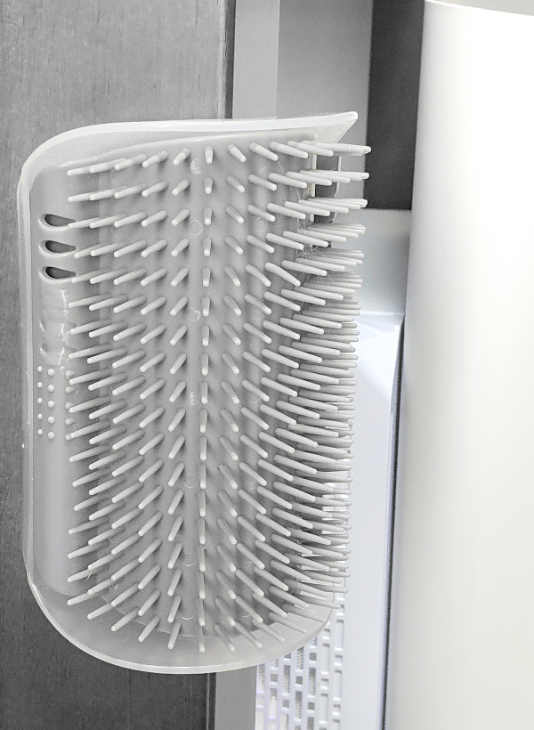 고양이 셀프 브러시 부착