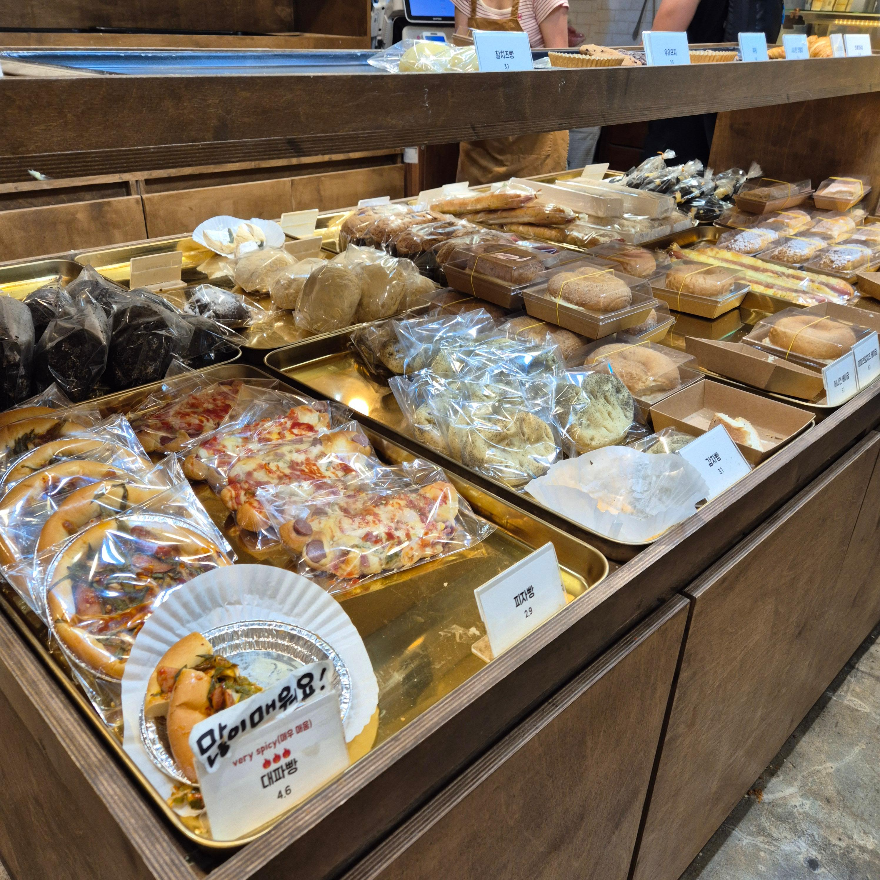 보룡제과, 제주 보룡제과 후기, 보룡제과 인기메뉴, 제주 빵지순례, 제주 베이커리 추천, 제주 디저트 맛집, 제주시 맛집, 제주 로컬 빵집