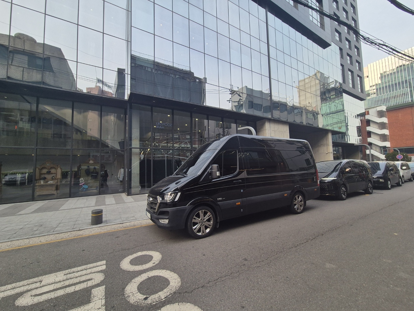 서울 야경 투어에 투입된 쏠라티15인승 프리미엄 미니버스