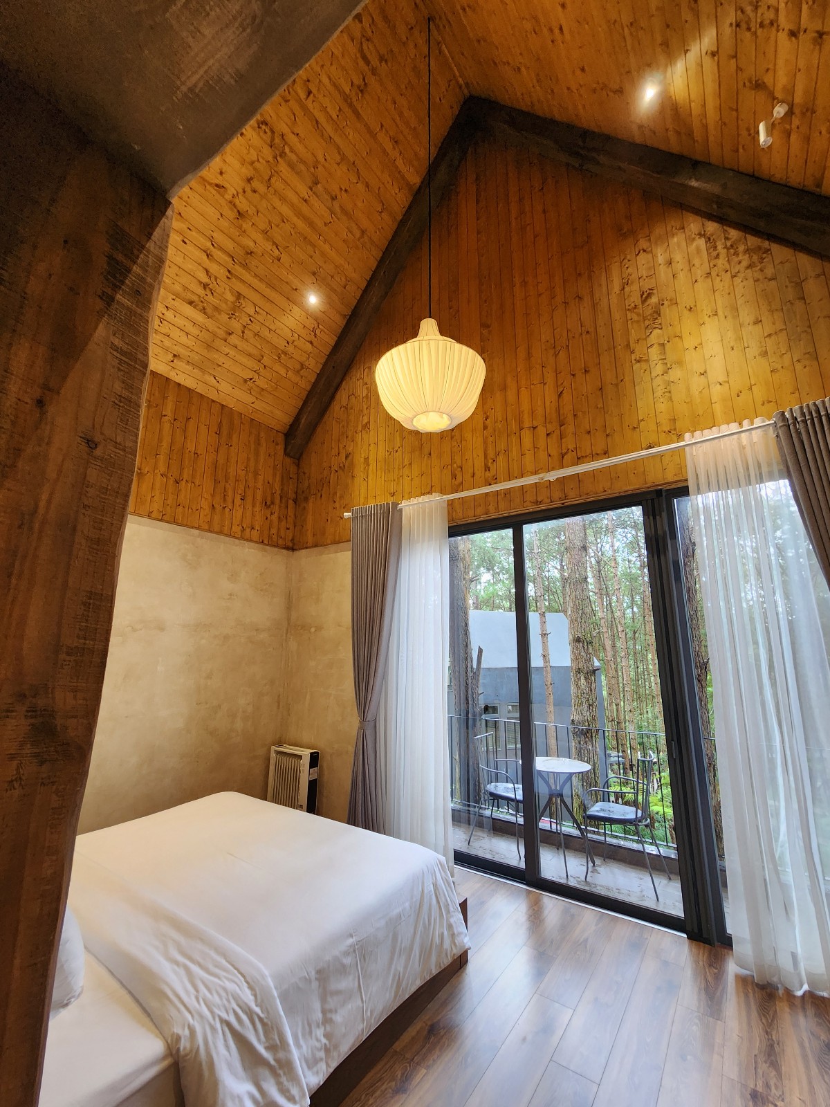 모스테이 스프링 발코니와 천장