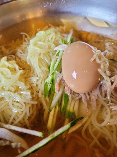 자연과사람들 밀면