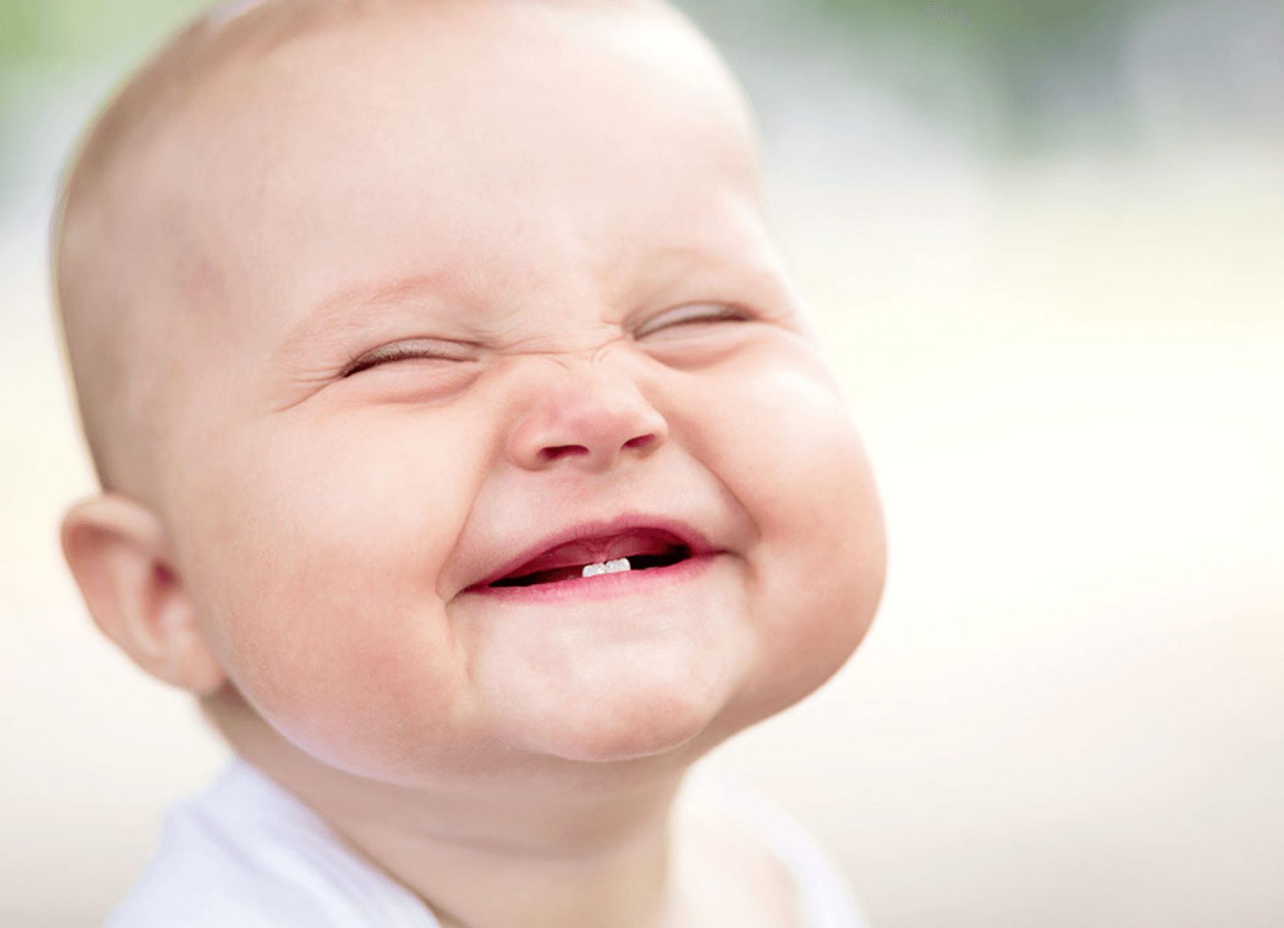아기 웃는 모습