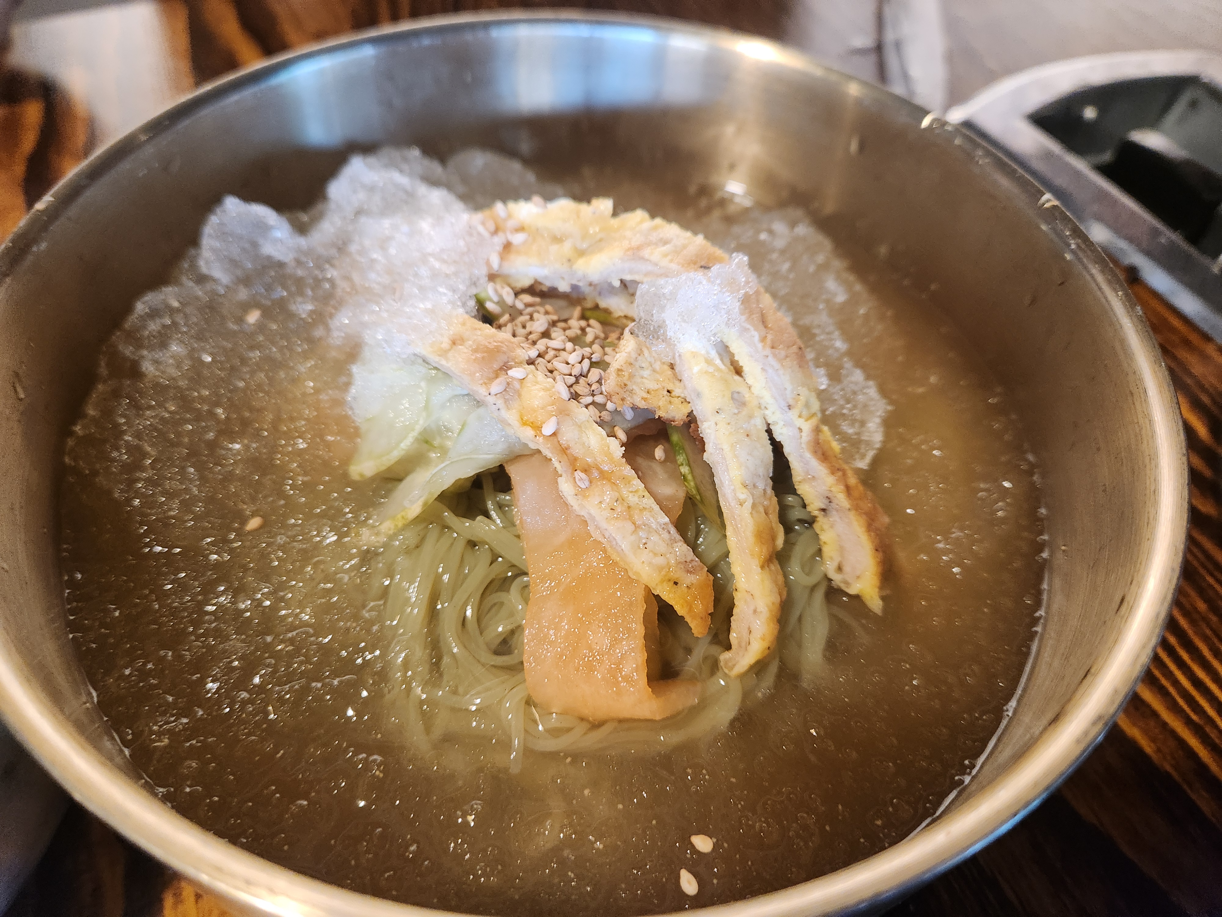 시원한 물냉면, 고기 먹고 마무리 필수 코스