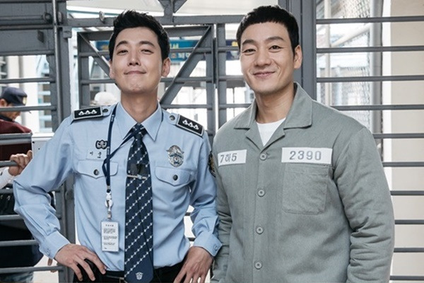 교도관 준호와 수감된 제혁