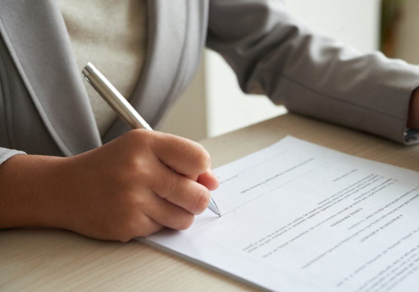 저금리 전환 대출 신청을 위한 서류 작성