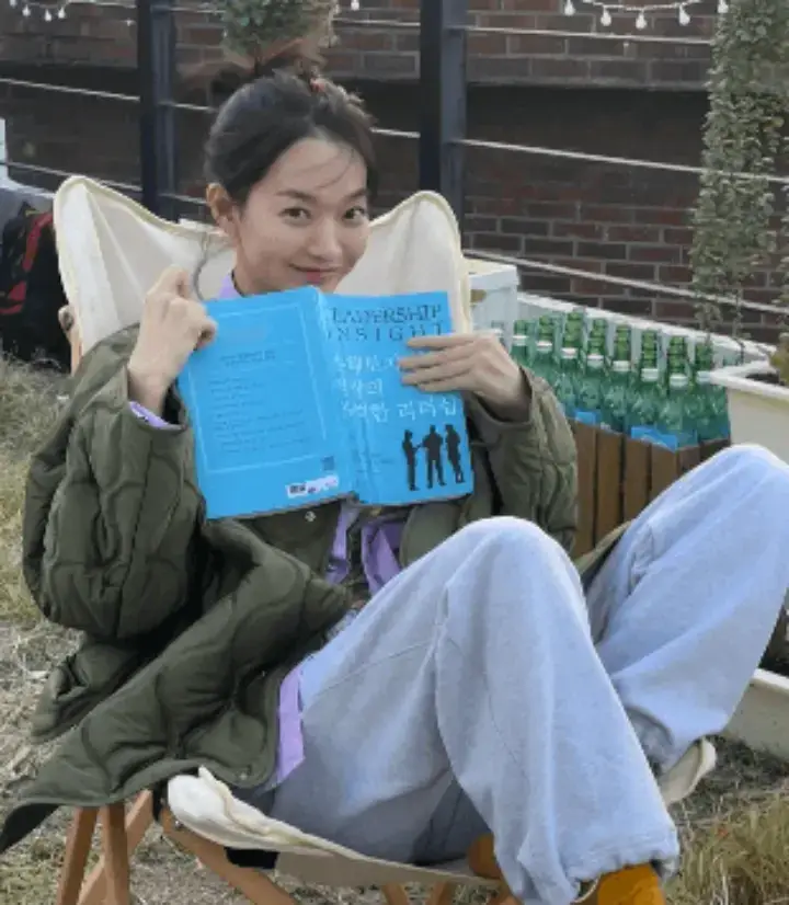 배우-신민아-사진