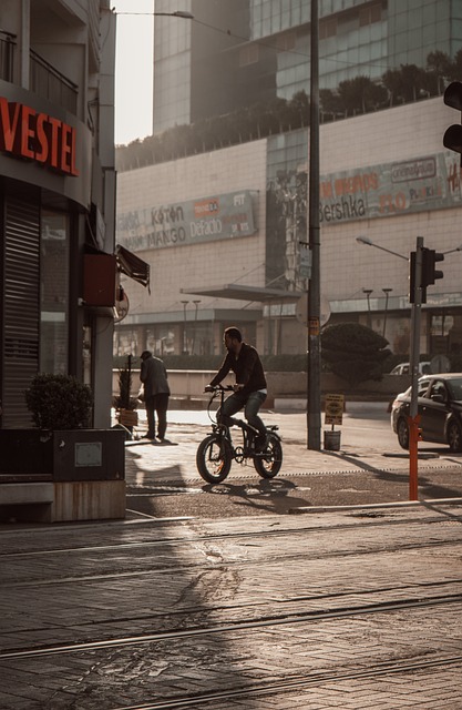 img src="office_worker_men_spring_cody.jpg"alt="30대 직장인의 봄 코디"