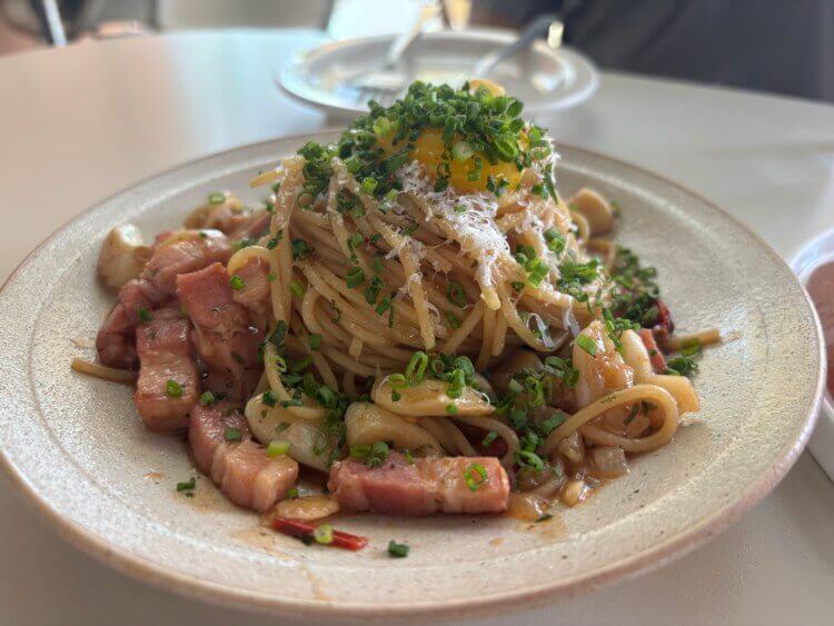 베이컨이 들어간 오일파스타