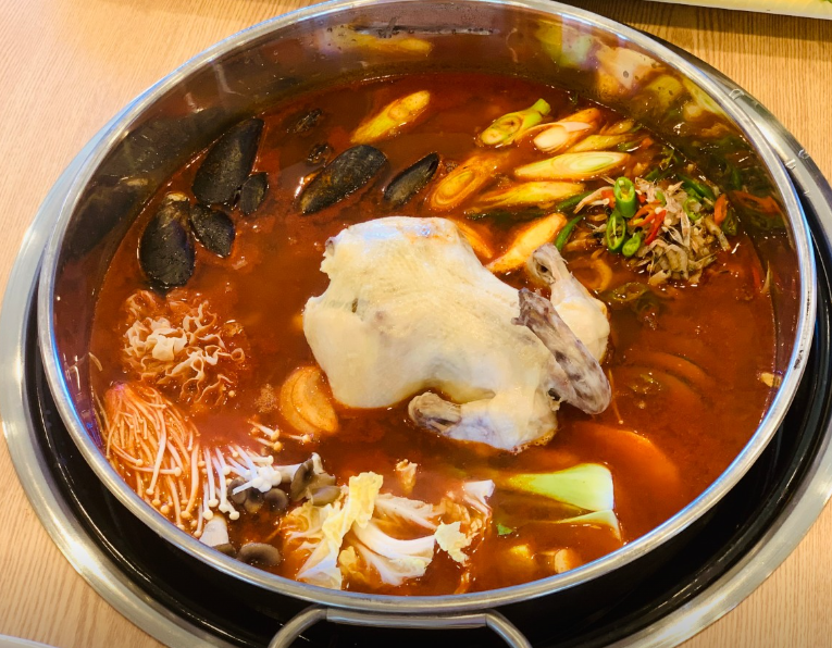 삽다리닭칼국수 대표 메뉴 