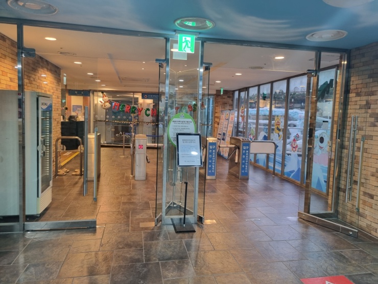 사우나-입구-계산대-모습