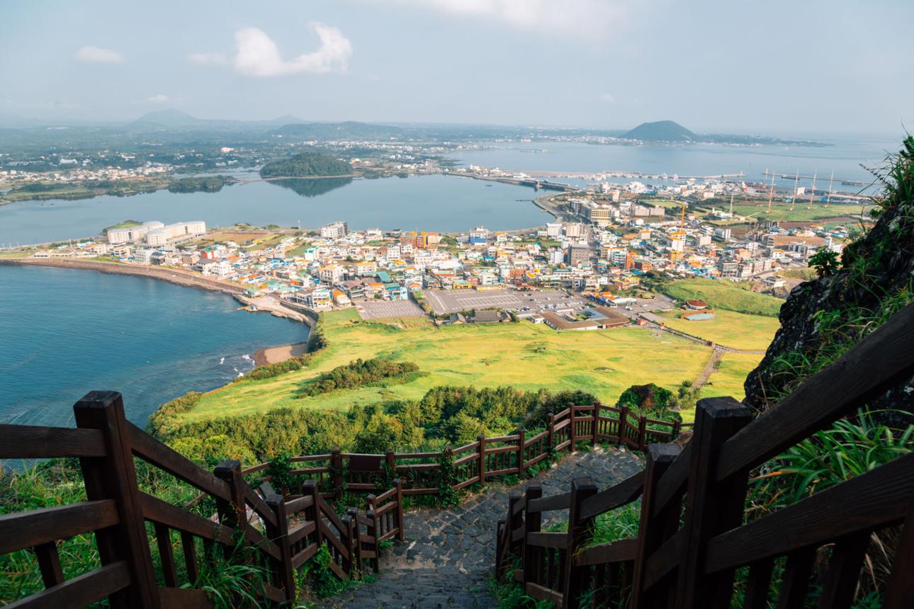 성산일출봉 (AI 제공)