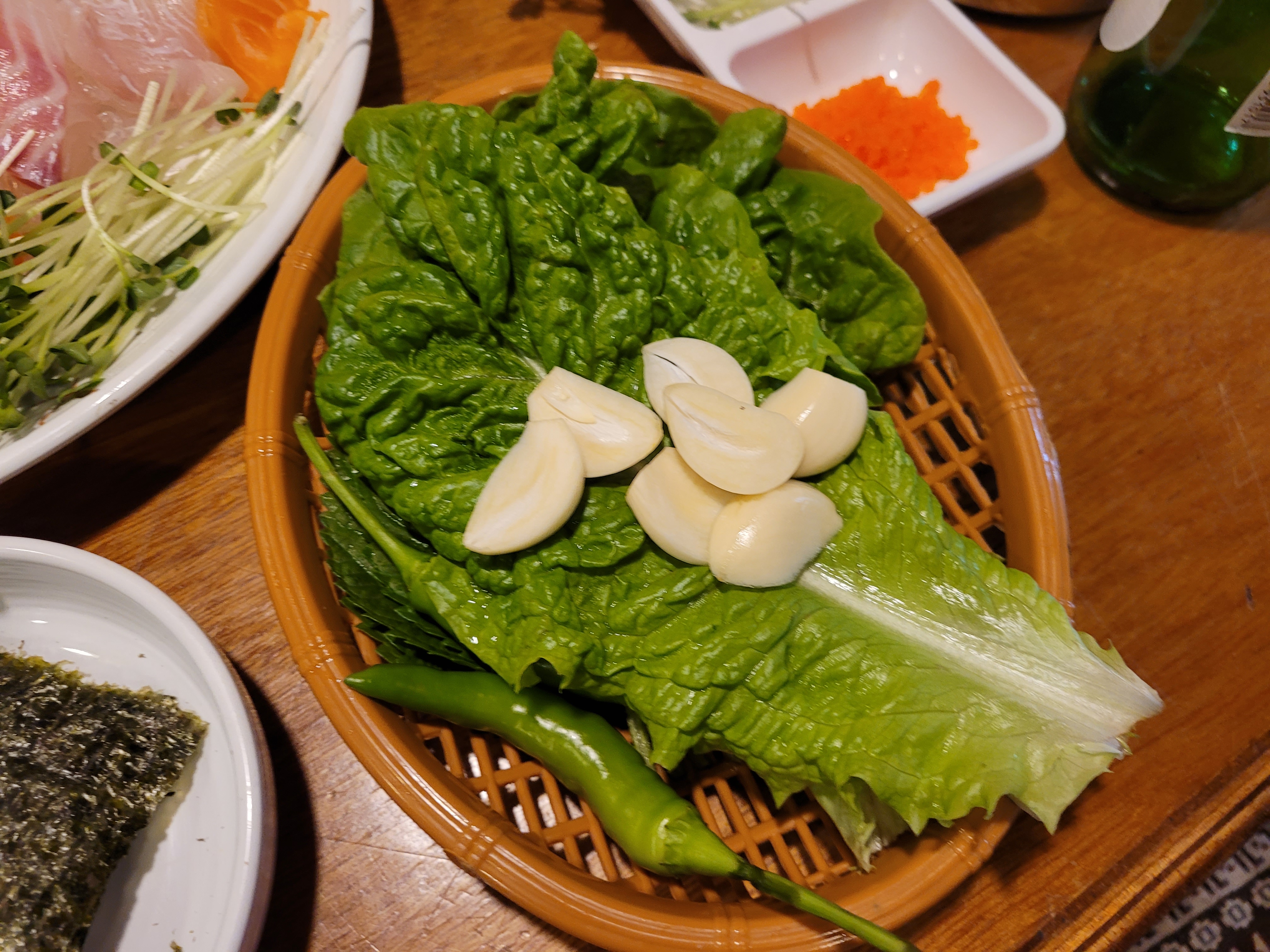 기본 제공되는 상추 고추 마늘