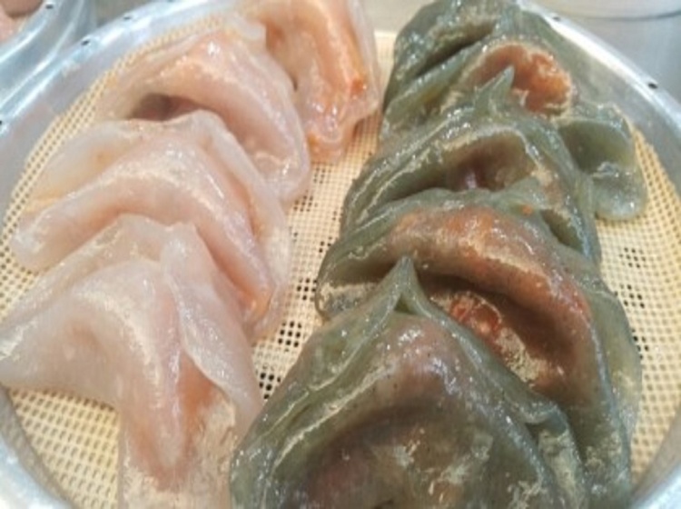 충주 무학시장 엄마는 슈퍼우먼 일개미 엄마가 빚는 수제 4색 만두, 고기만두, 김치만두, 감자만두, 감자떡 맛집 추천