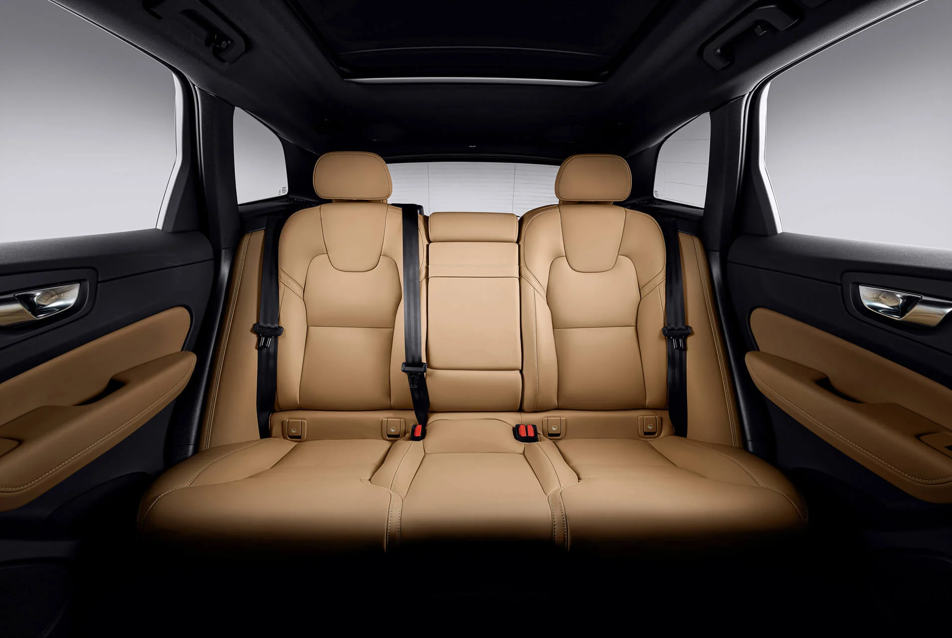 볼보 XC60 2열