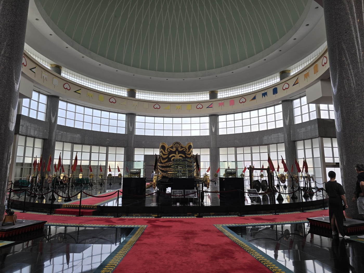 로얄 리갈리아 센터 (왕궁 박물관) 1층 실내 모습