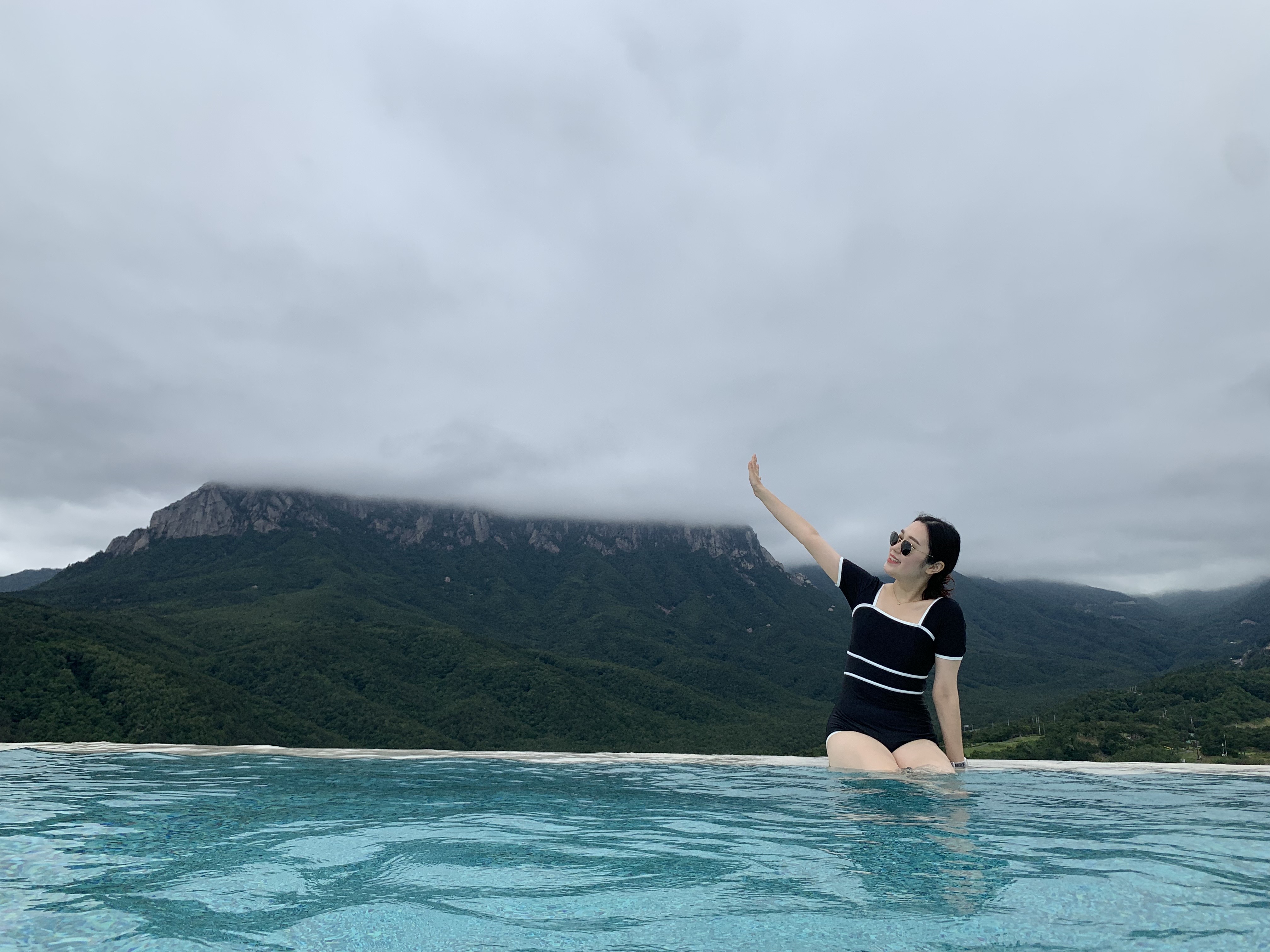 소노펠리체-델피노-인피니티풀-수영장-