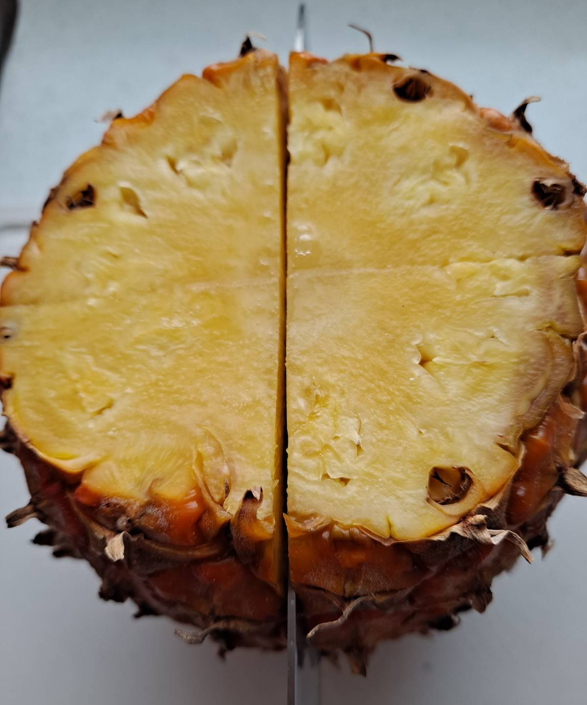 파인애플 십자로 자르기