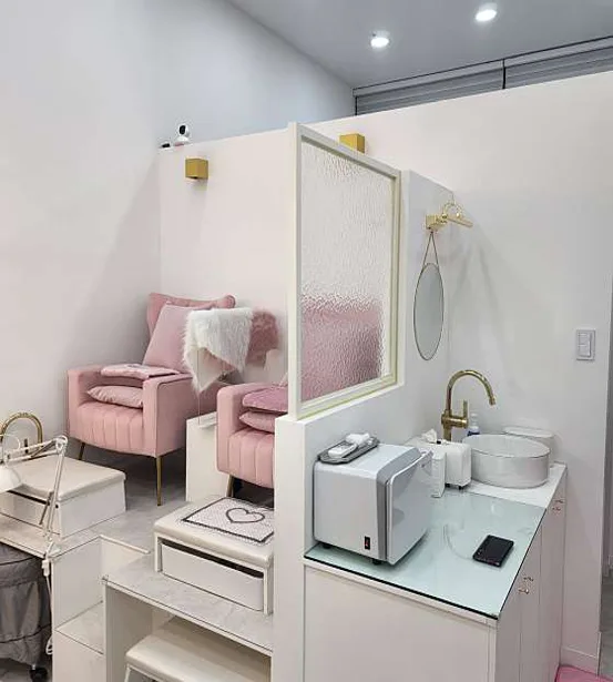 러브미모어 신부동 네일&속눈썹&왁싱&스킨플래닝