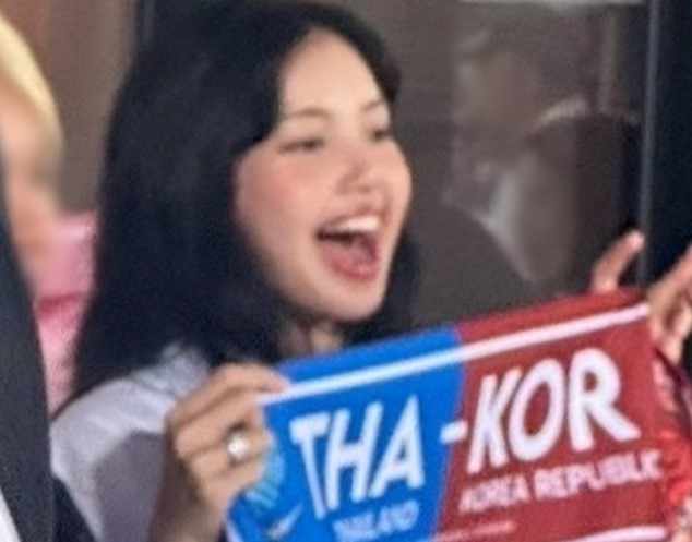 블랙핑크 리사 축구 경기장 포착