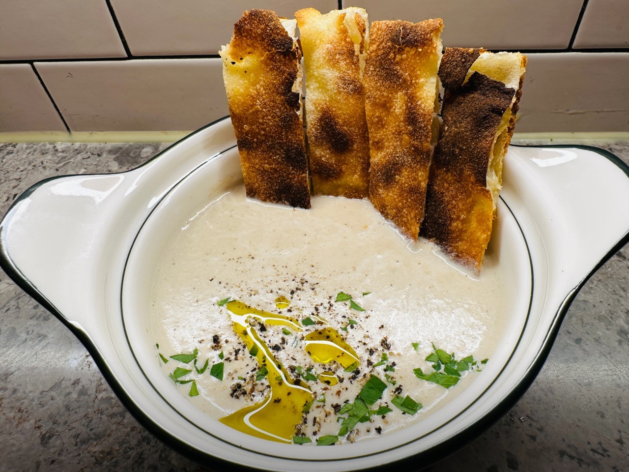 서울에서 만나는 정통 로마식 조각 피자, 신사 라모따 리뷰