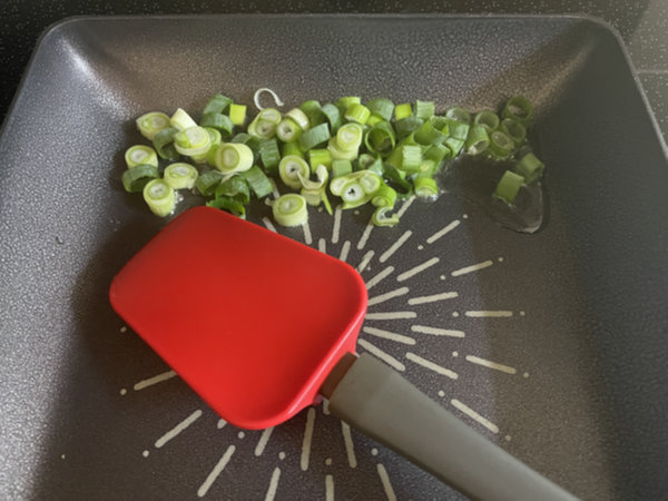 대파 튀겨서 파 향 내고, 표고버섯 투하