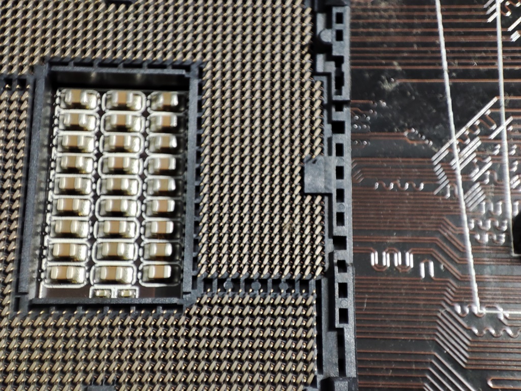 CPU 핀 손상은 없어보입니다.