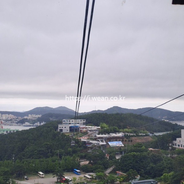 케이블카가 이동중에 있습니다.