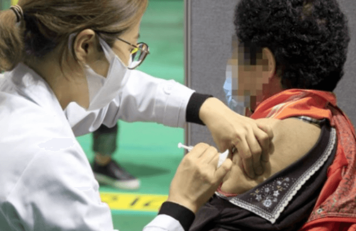 백신-접종-간호사-사진