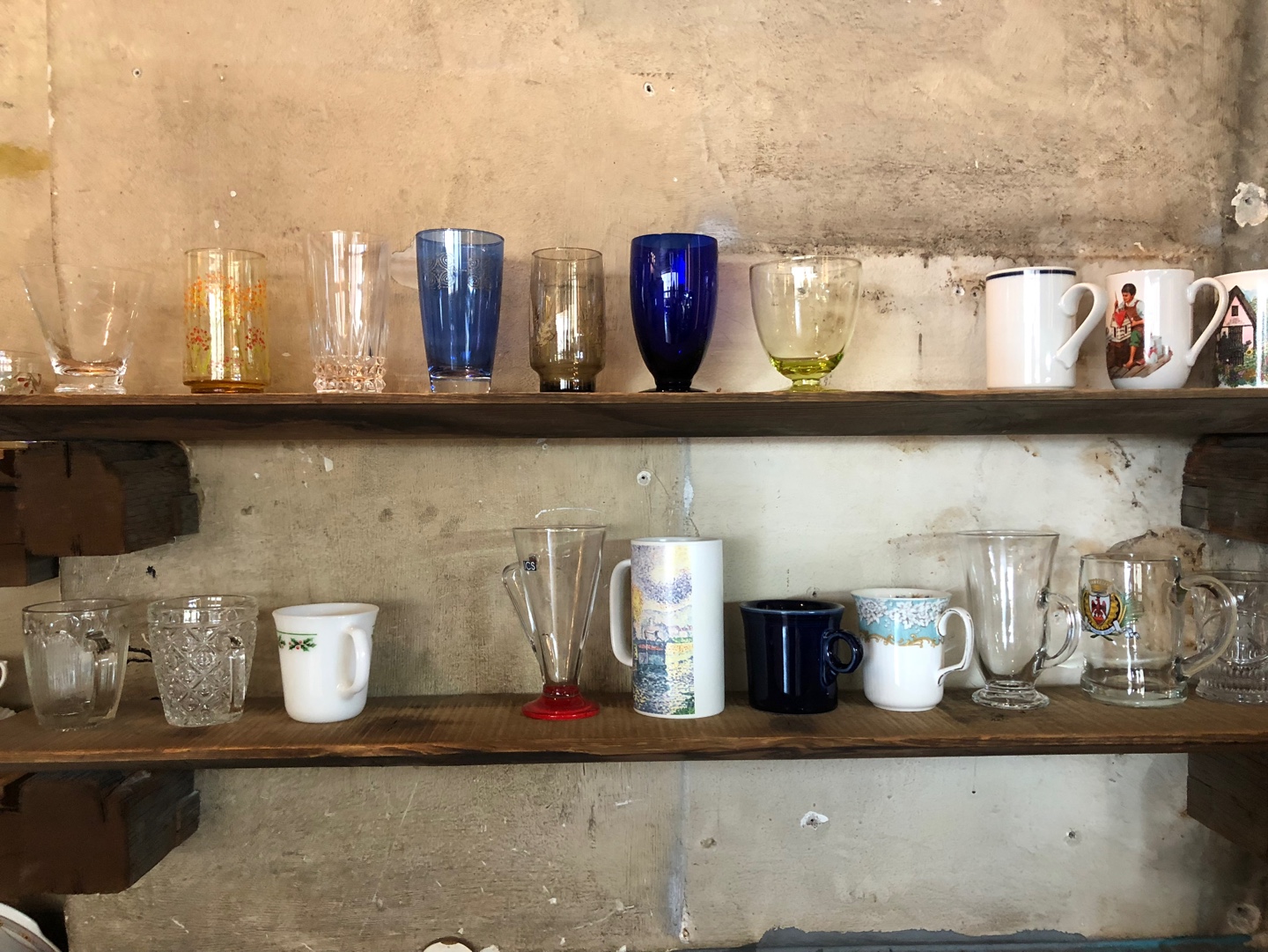 루이스의사물들-카페