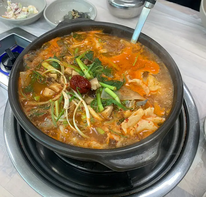 식객 허영만 백반기행 177회 윤소이 편 새우탕 메기 매운탕 메기탕 합천 맛집 소개