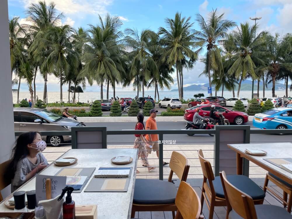 나트랑 쉐라톤 맛집 식당 피자 포피스 - 야외 좌석