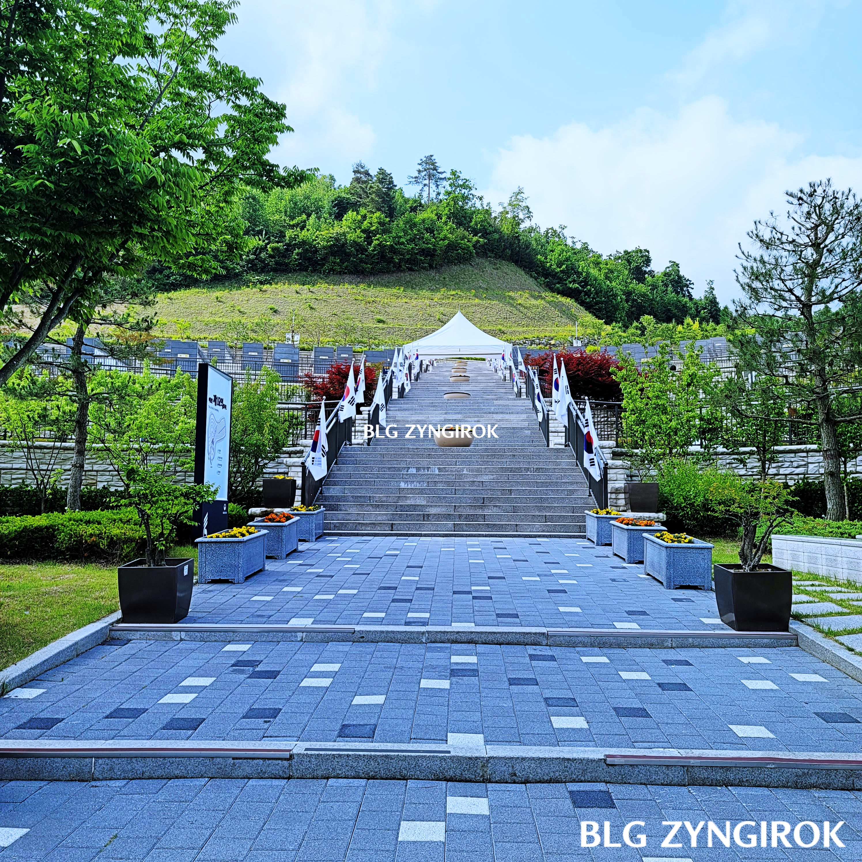 국립괴산호국원의-제1묘역이다.