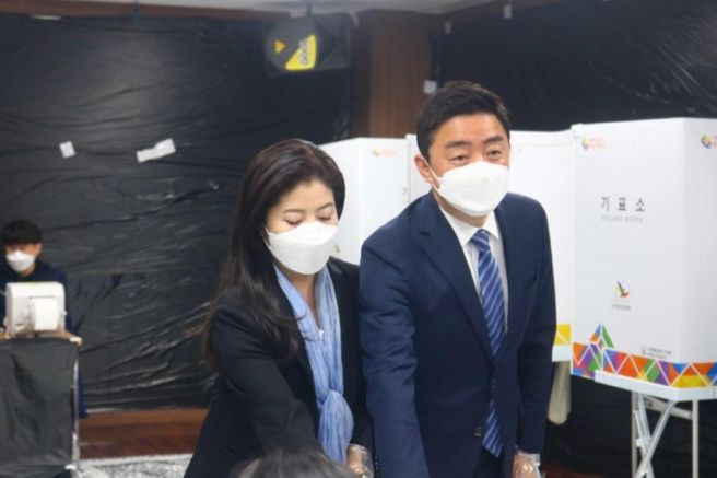 강훈식 실장 부인 김희경