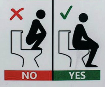 뉴질랜드-화장실-경고-변기에-올라가지-말고-앉아서-용변보세요