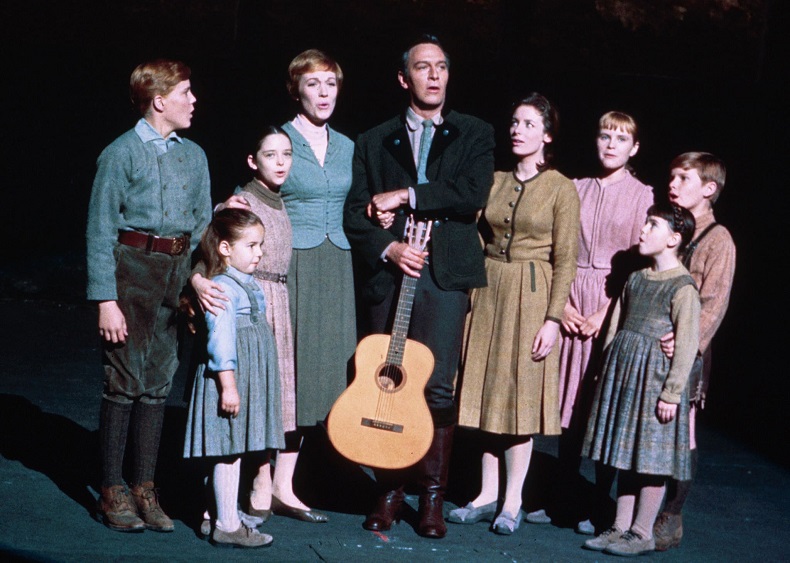 거의 반세기 지난 '사운드 오브 뮤직' 출연 배우들이 돌아오다 'VIDEO: The Sound of Music' Cast returns to Salzburg for a 50th Anniversary Celebration.