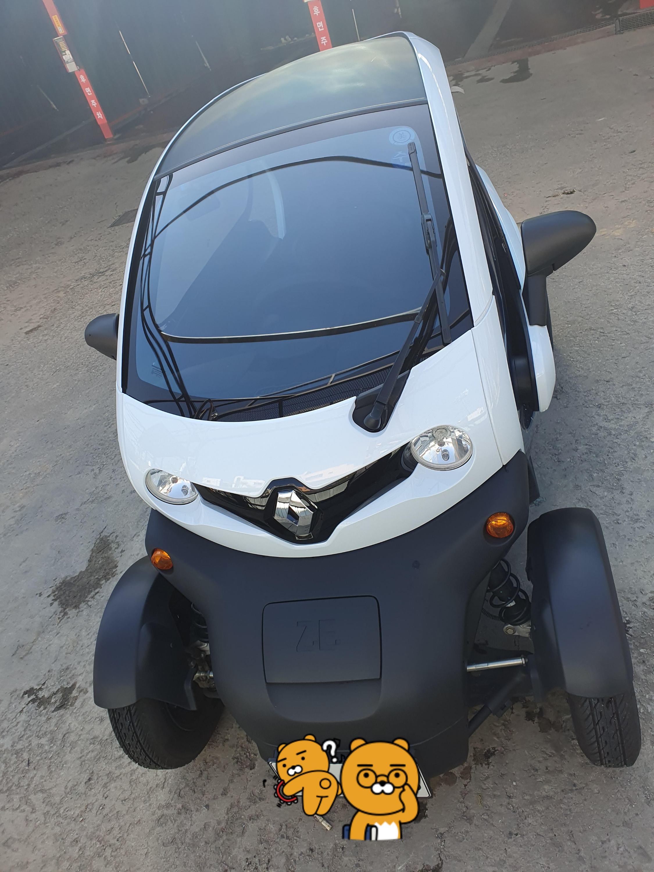 깨끗하게 세차한 깔끔한 트위지