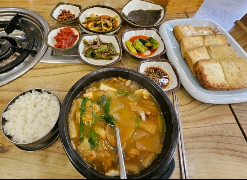 백반기행-안양-밥상-콩비지-감자탕