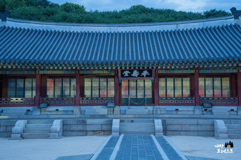 화성행궁 뒷마당 조형물