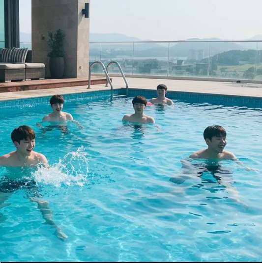 유행성 각결막염의 전염 경로와 예방
수영을 즐기는 청년