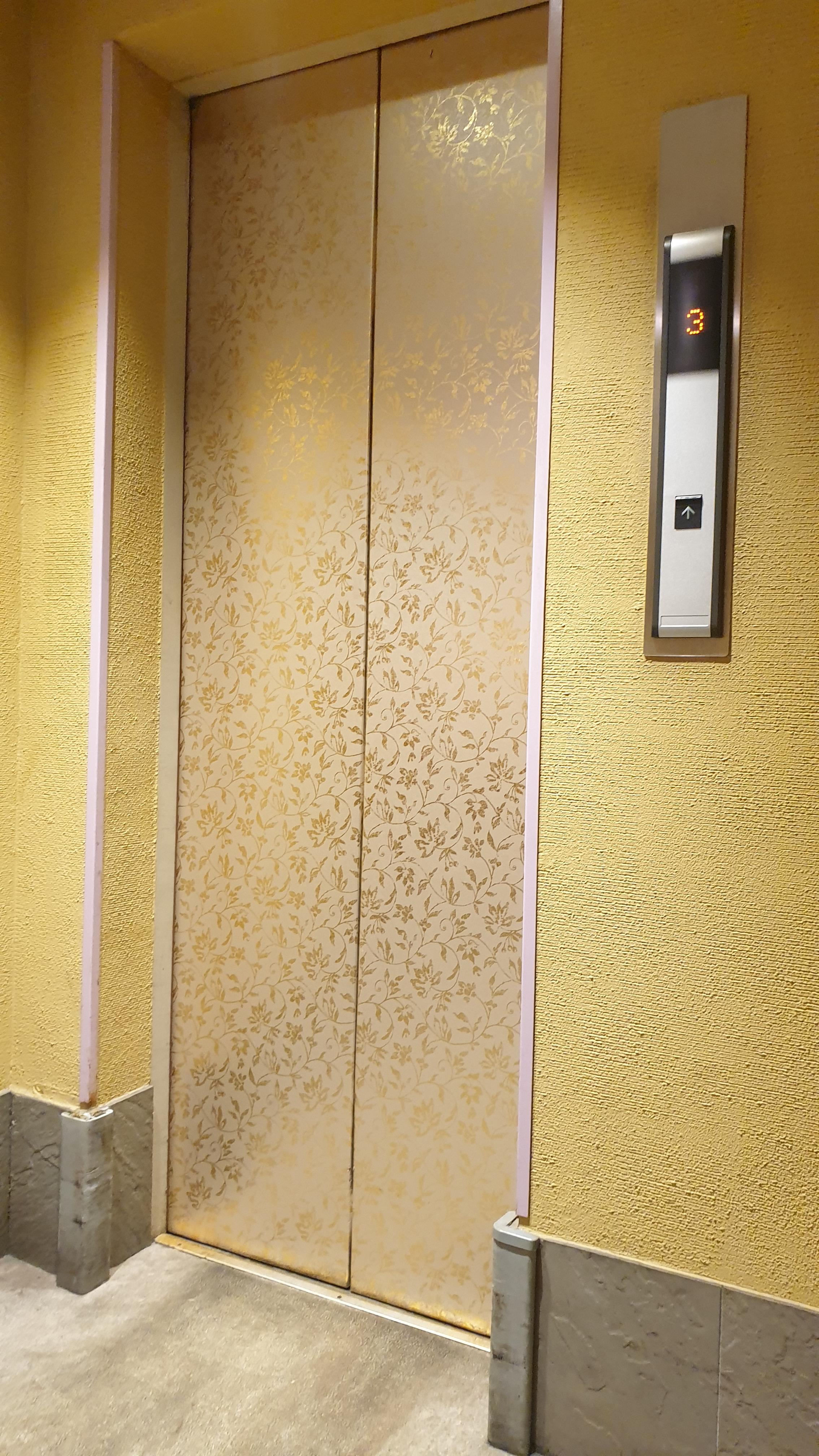 효탄스시로 올라가는 엘리베이터