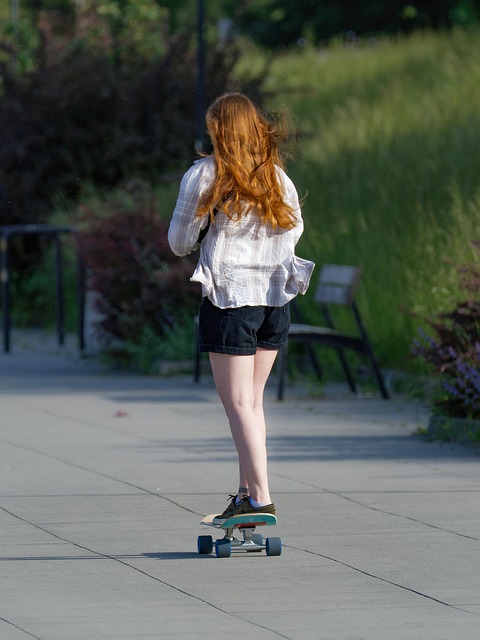 롱보드타는 여성