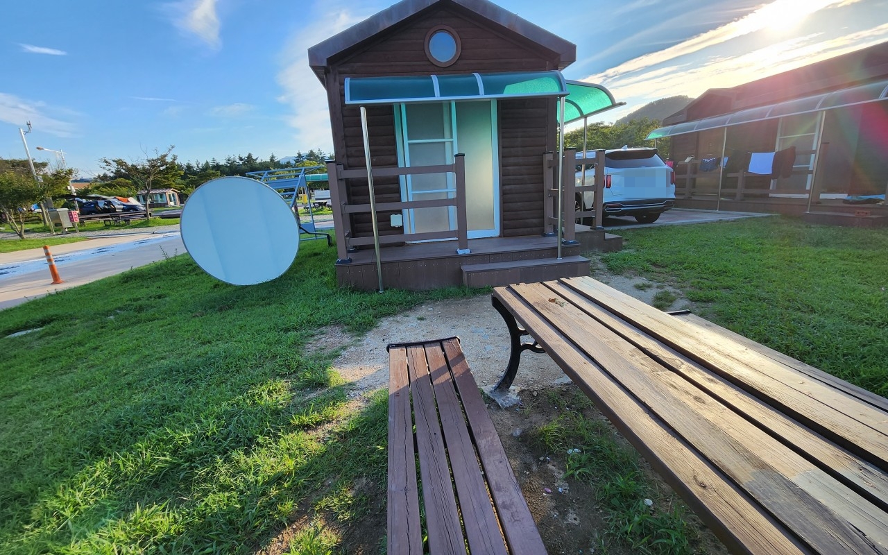 캠핑장 통나무집 전체전경