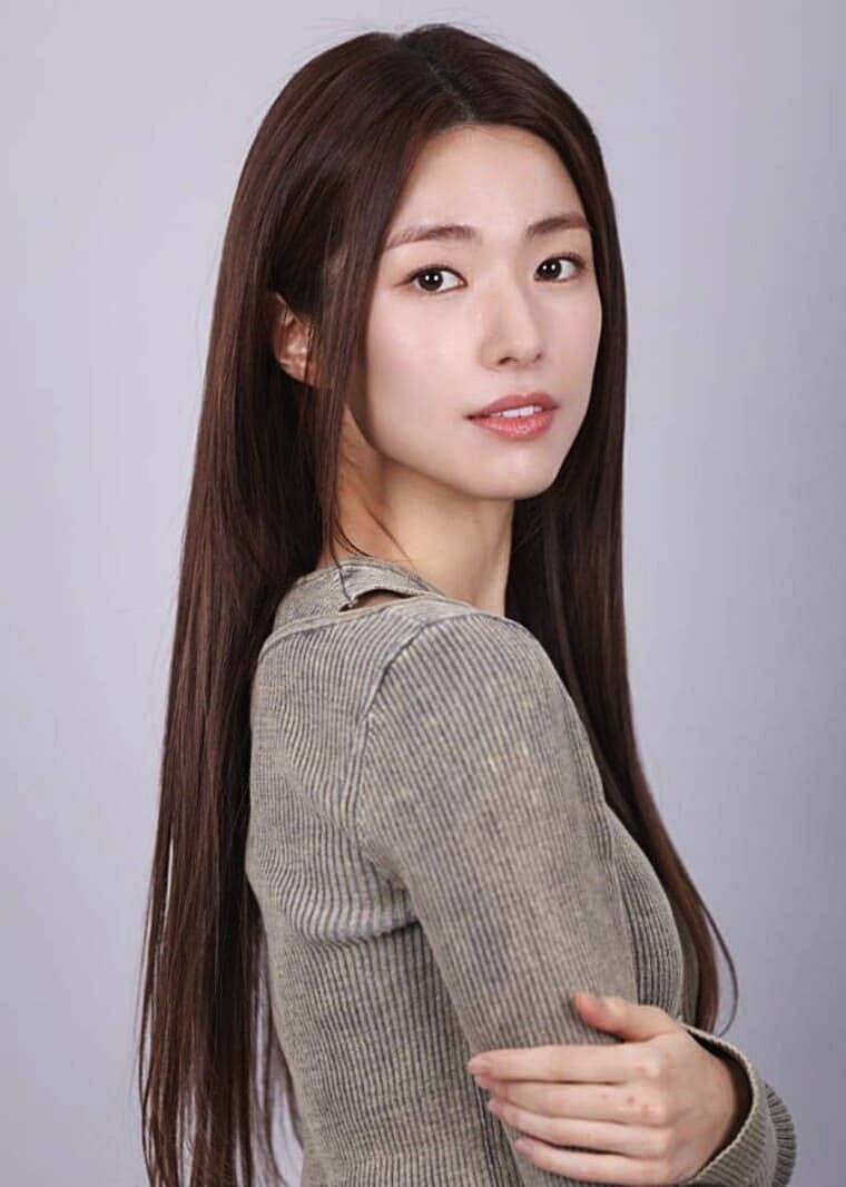 배우-하영
