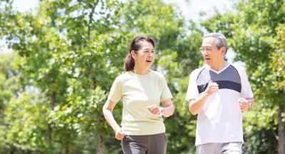조깅중인 노년 부부