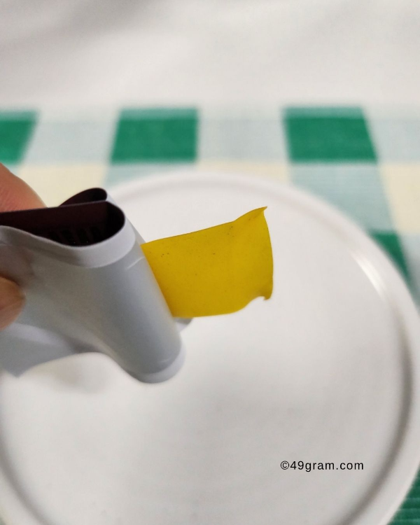 노란색-필름형-글루타치온의-옆모습