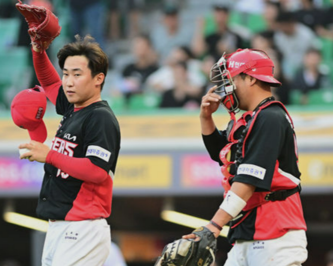윤영철 한준수 선수 배터리