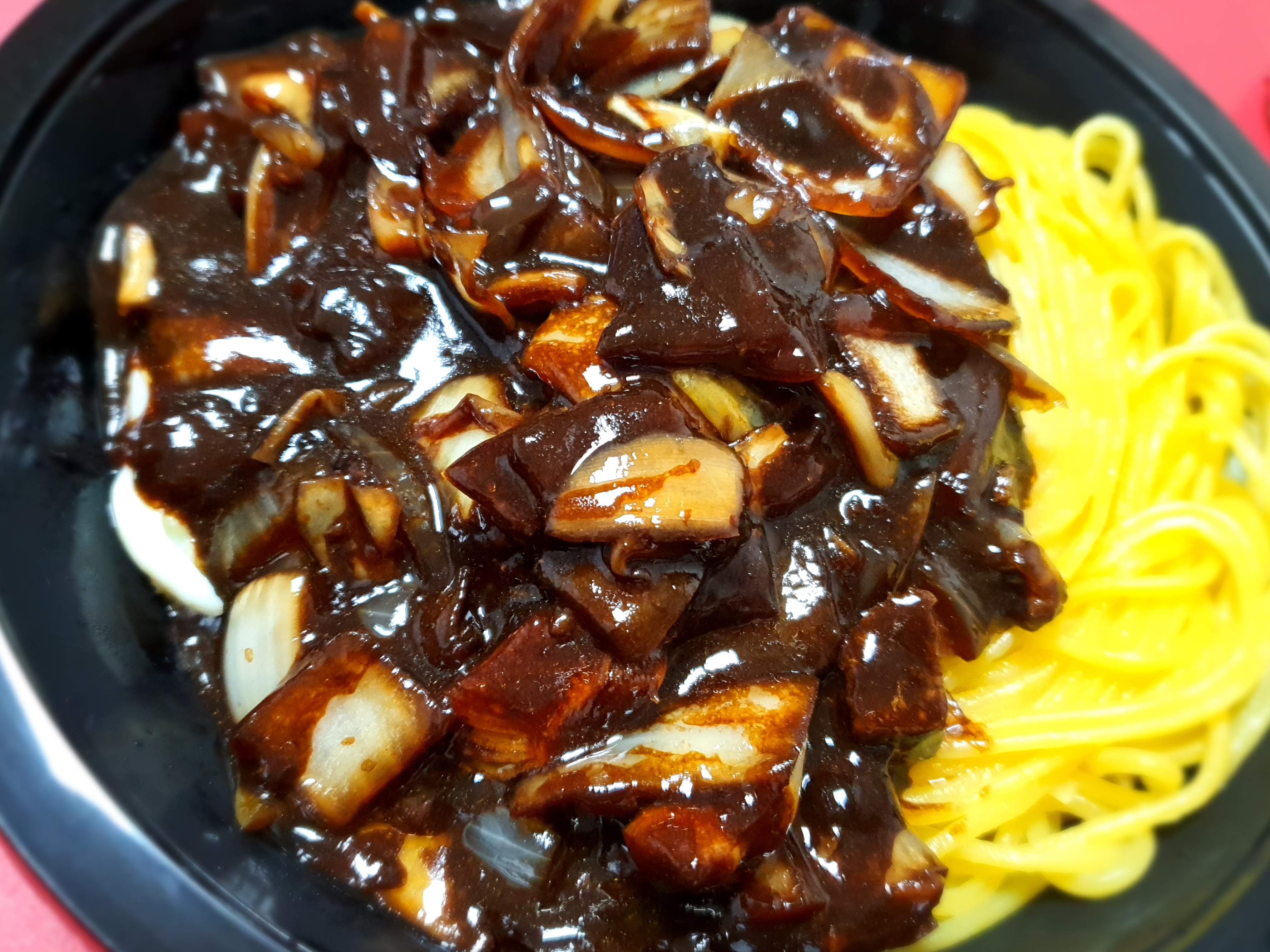 짜장면은-평범하면서-맛있었어요.